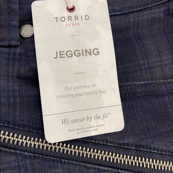 Torrid multi zipped stretchy jegging size 26R NWT - Picture 7 of 15